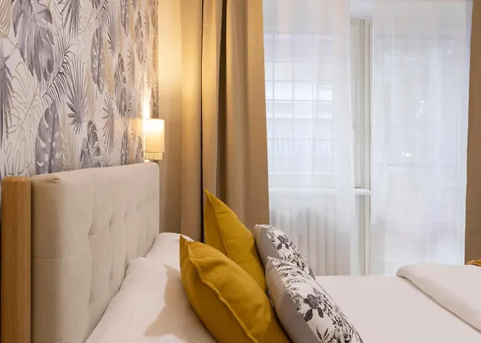 Anastasia Comfort At The Vatican With Balcony Apartment *